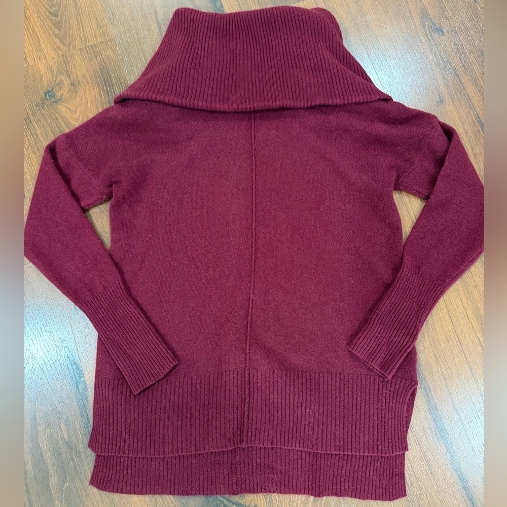 Cyrus women's 100% cashmere cowlneck sweater Sz Small Burgundy color